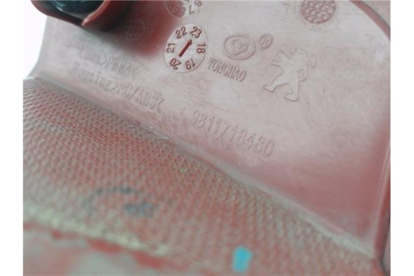 Recambio de piloto antiniebla trasero izquierdo para peugeot 3008 1.6 pure tech referencia OEM IAM 9811718480 A045415 