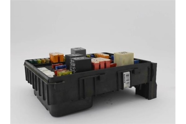 Recambio de caja fusibles/rele para volkswagen golf v (1k1) 1.6 referencia OEM IAM   