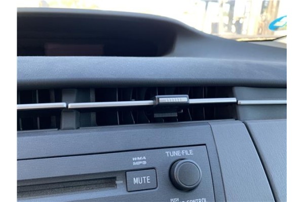 Recambio de rejilla entrada de aire para toyota prius (zvw30) 1.8 hybrid referencia OEM IAM 5567047070  