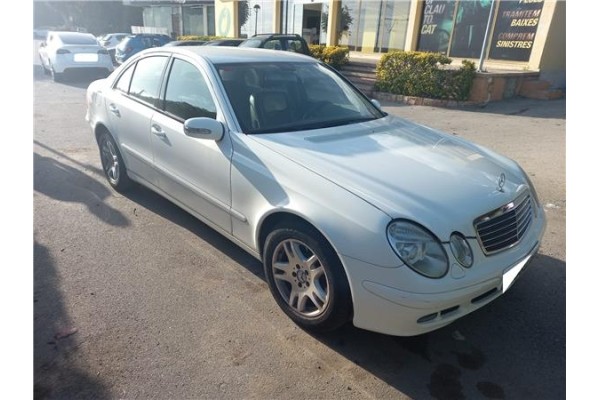mercedes-benz clase e (bm 211) berlina del año 2005