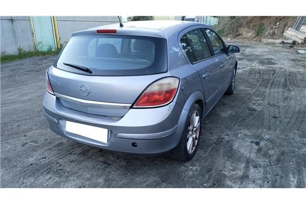 opel astra h berlina del año 2004