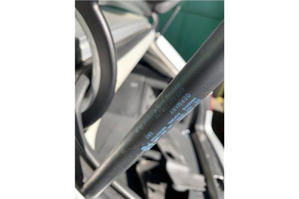 Recambio de amortiguador porton para audi a4 avant (8k5) 2.0 básico referencia OEM IAM 8K9827552C 8K982755201S 