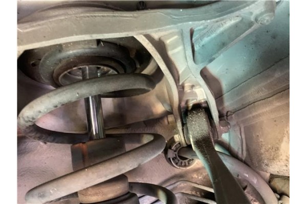 Recambio de brazo superior delantero izquierdo para audi a4 avant (8k5) 2.0 básico referencia OEM IAM 8K0407509A  