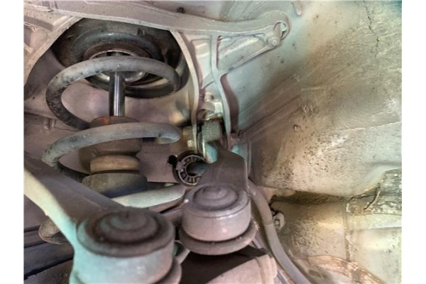 Recambio de brazo superior delantero izquierdo para audi a4 avant (8k5) 2.0 básico referencia OEM IAM 8K0407509A  