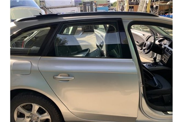 Recambio de puerta trasero derecha para audi a4 avant (8k5) 2.0 básico referencia OEM IAM 8K9833052D  