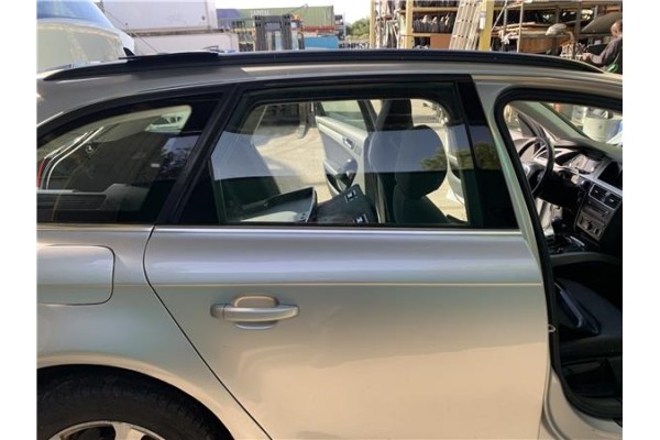 Recambio de puerta trasero derecha para audi a4 avant (8k5) 2.0 básico referencia OEM IAM 8K9833052D  