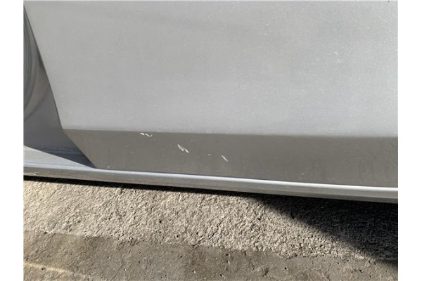 Recambio de puerta trasero izquierda para audi a4 avant (8k5) 2.0 básico referencia OEM IAM 8K9833051D  