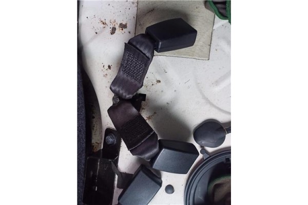Recambio de anclaje cinturon trasero izquierdo para fiat ii panda (169) 1.2 referencia OEM IAM 735364325  