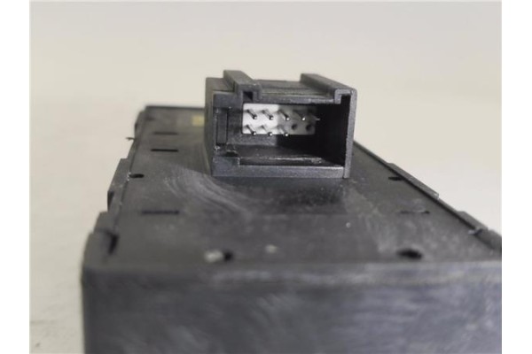 Recambio de mando elevalunas delantero izquierdo para audi a4 berlina (8e) 1.9 tdi (96kw) referencia OEM IAM 8Z0959851F  