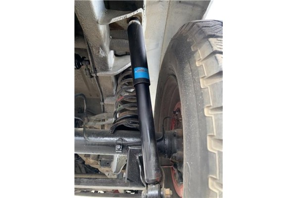 Recambio de amortiguador trasero derecho para suzuki vitara (se/sf/et) 1.6 i 16v (et, ta02) referencia OEM IAM 41700A60A01  