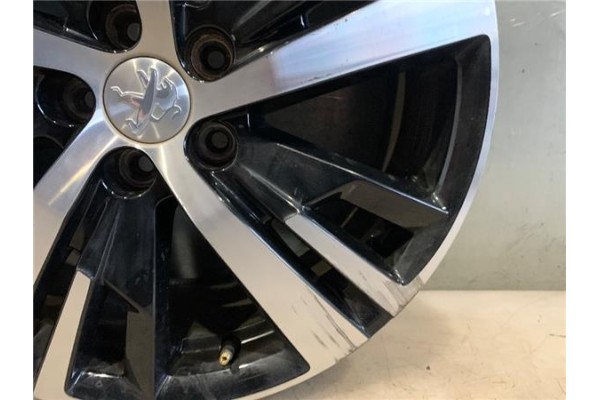 Recambio de llanta para peugeot 3008 1.6 pure tech referencia OEM IAM 98096873XS  