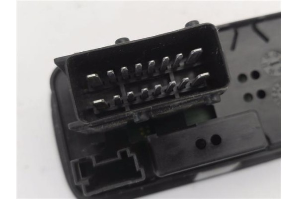 Recambio de mando elevalunas delantero izquierdo para citroen c3 1.4 attraction referencia OEM IAM 96637580XT 529076433 