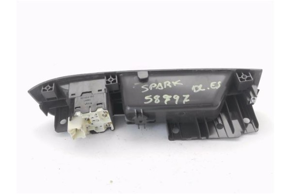 Recambio de mando elevalunas delantero izquierdo para chevrolet spark 1.0 basis referencia OEM IAM 621W04750  