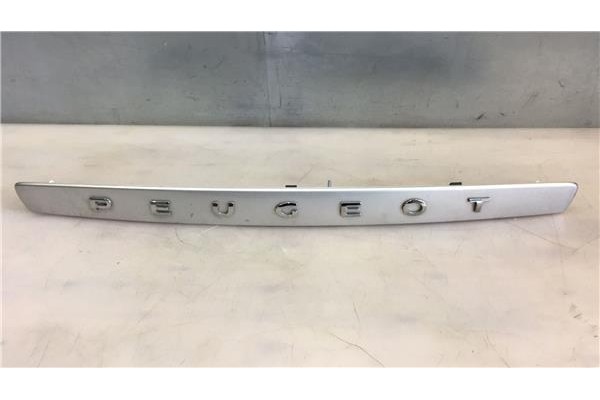 Recambio de moldura porton trasero para peugeot 308 sw 1.6 hdi referencia OEM IAM 96806028  
