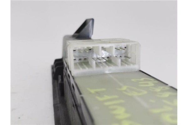 Recambio de mando elevalunas delantero izquierdo para suzuki swift iii (sg) 1.3 ddis referencia OEM IAM 8376262J11  