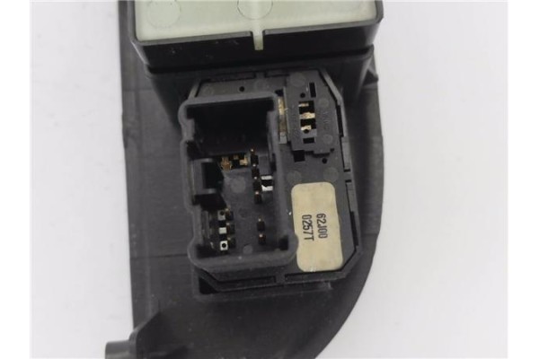 Recambio de mando elevalunas delantero izquierdo para suzuki swift iii (sg) 1.3 ddis referencia OEM IAM 8376262J11  