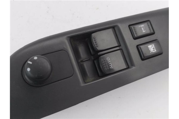 Recambio de mando elevalunas delantero izquierdo para suzuki swift iii (sg) 1.3 ddis referencia OEM IAM 8376262J11  