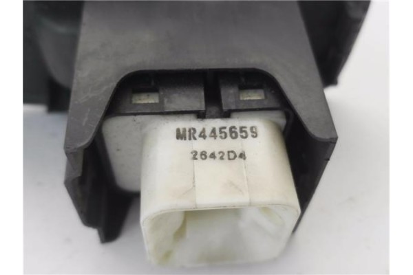 Recambio de mando elevalunas delantero derecho para mitsubishi montero (v60/v70) 3.2 di-d (v68w, v78w) referencia OEM IAM MR4456