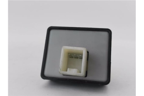 Recambio de mando elevalunas delantero derecho para kia carnival 2.9 td referencia OEM IAM 621W04960  