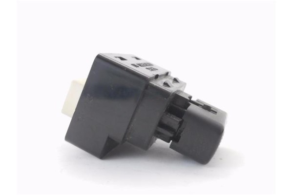 Recambio de mando elevalunas delantero derecho para kia carnival 2.9 td referencia OEM IAM 621W04960  