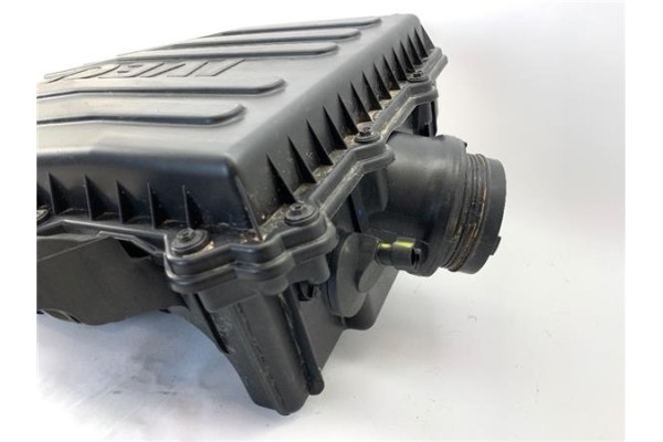 Recambio de carcasa filtro aire para iveco daily chasis 2.3 referencia OEM IAM 5801353825  