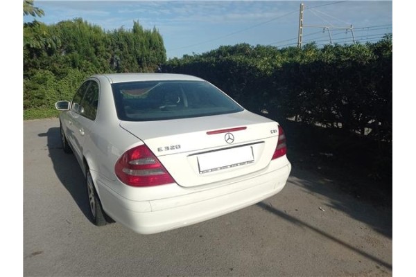 mercedes-benz clase e (bm 211) berlina del año 2005