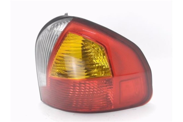 Recambio de piloto trasero derecho para hyundai santa fe (sm) 2.0 gls crdi 4x4 referencia OEM IAM 92402-26020  