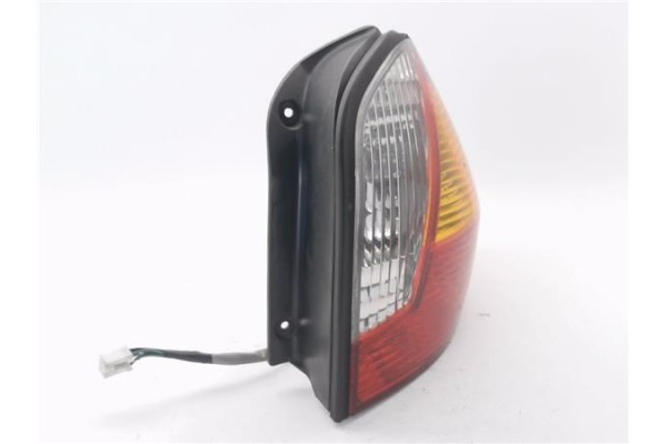 Recambio de piloto trasero derecho para hyundai santa fe (sm) 2.0 gls crdi 4x4 referencia OEM IAM 92402-26020  