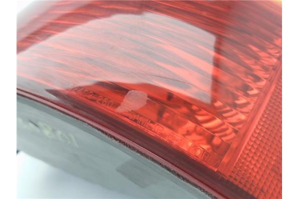 Recambio de piloto trasero derecho para hyundai santa fe (sm) 2.0 gls crdi 4x4 referencia OEM IAM 92402-26020  