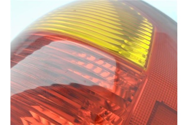 Recambio de piloto trasero derecho para hyundai santa fe (sm) 2.0 gls crdi 4x4 referencia OEM IAM 92402-26020  