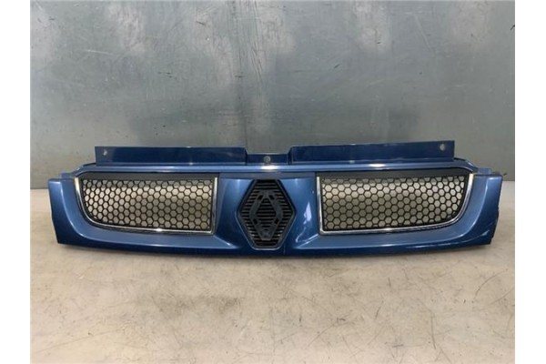 Recambio de rejilla paragolpes delantero para renault trafic ii furgón (fl) 2.5 dti referencia OEM IAM   