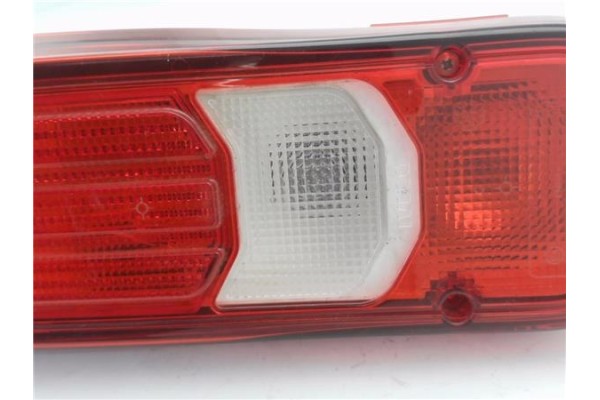 Recambio de piloto trasero derecho para iveco daily chasis 2.3 referencia OEM IAM 5802830029KZ  