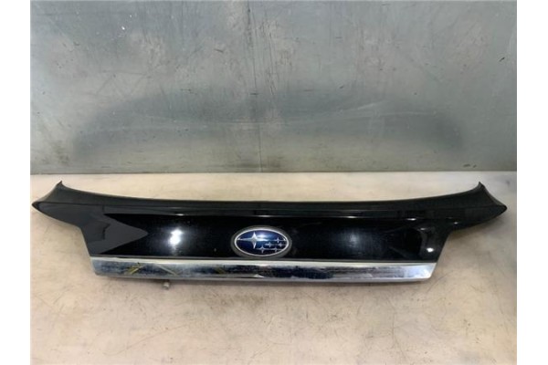 Recambio de moldura porton trasero para subaru legacy v 2.0 d referencia OEM IAM   