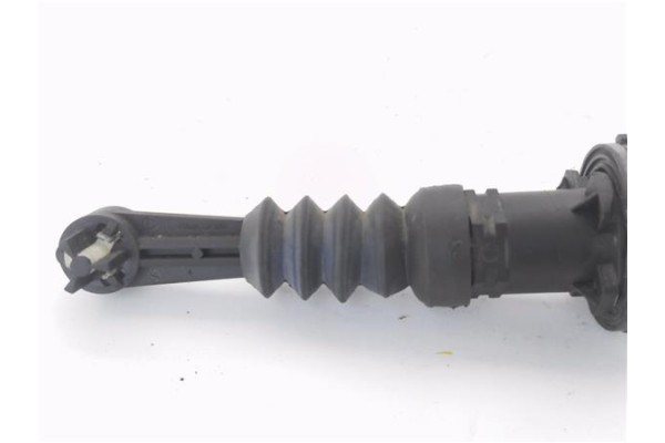 Recambio de bomba de embrague para renault megane iii berlina 5p 1.5 authentique referencia OEM IAM 306100018R  
