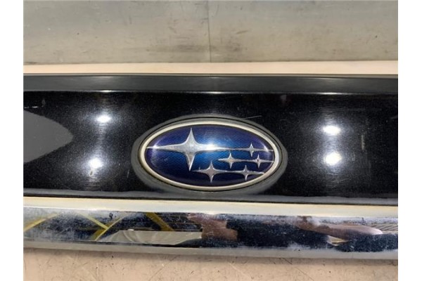 Recambio de moldura porton trasero para subaru legacy v 2.0 d referencia OEM IAM   