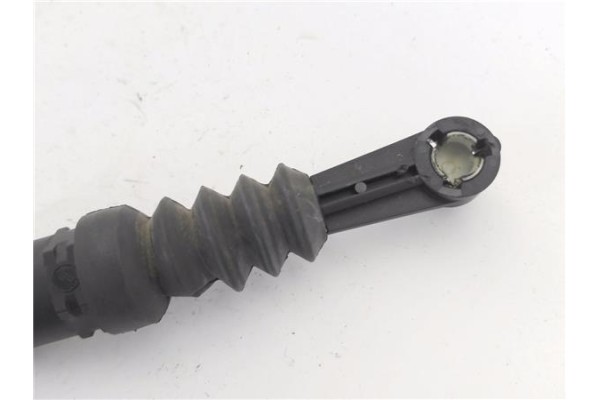 Recambio de bomba de embrague para renault megane iii berlina 5p 1.5 authentique referencia OEM IAM 306100018R  