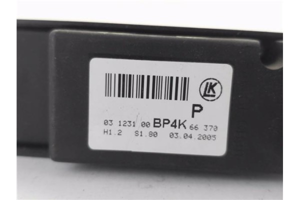 Recambio de mando elevalunas delantero derecho para mazda 3 sedán (bk) 1.6 di turbo referencia OEM IAM 03123100 BP4K66370 