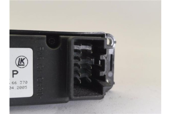 Recambio de mando elevalunas delantero derecho para mazda 3 sedán (bk) 1.6 di turbo referencia OEM IAM 03123100 BP4K66370 