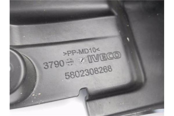 Recambio de embellecedor columna direccion para iveco daily chasis 2.3 referencia OEM IAM 5802308268  