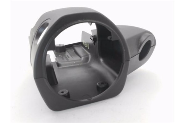 Recambio de embellecedor columna direccion para iveco daily chasis 2.3 referencia OEM IAM 5802308268  