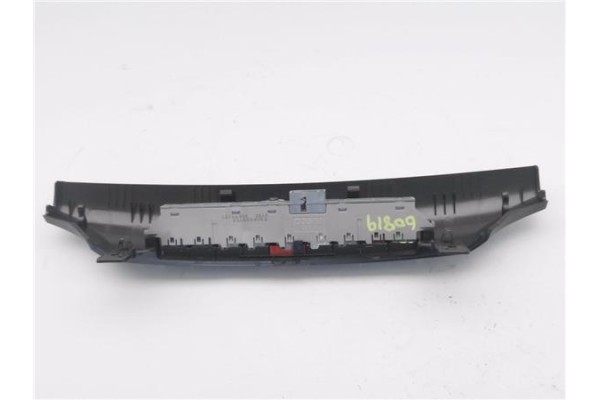 Recambio de interruptor luces emergencia para iveco daily chasis 2.3 referencia OEM IAM 5802839755  