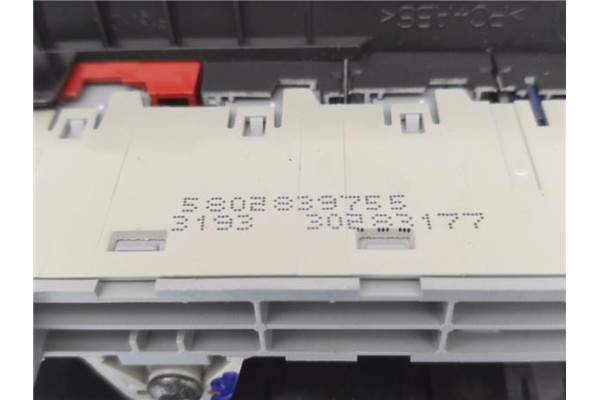 Recambio de interruptor luces emergencia para iveco daily chasis 2.3 referencia OEM IAM 5802839755  