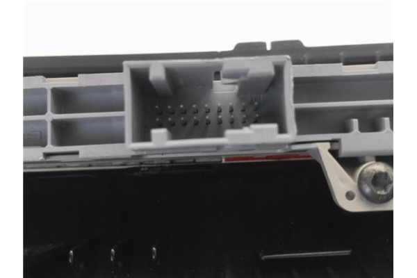 Recambio de interruptor luces emergencia para iveco daily chasis 2.3 referencia OEM IAM 5802839755  