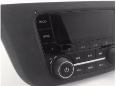 Recambio de autoradio para iveco daily chasis 2.3 referencia OEM IAM 28780942 5803032937 