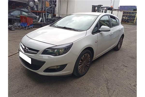 opel astra j berlina 5p del año 2015