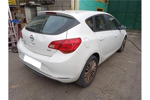 opel astra j berlina 5p del año 2015