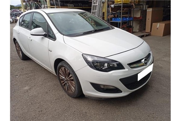 opel astra j berlina 5p del año 2015