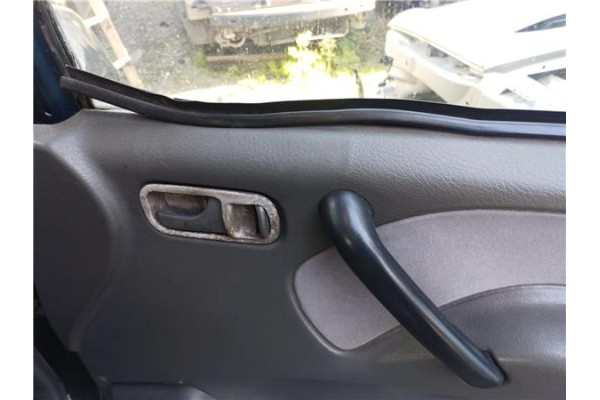 Recambio de guarnecido puerta delantero derecha para nissan terrano ii (r20) 2.4 i 12v 4wd referencia OEM IAM 809000F005  