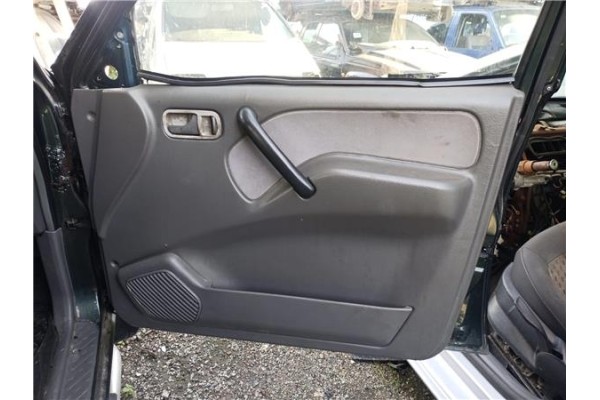Recambio de guarnecido puerta delantero derecha para nissan terrano ii (r20) 2.4 i 12v 4wd referencia OEM IAM 809000F005  