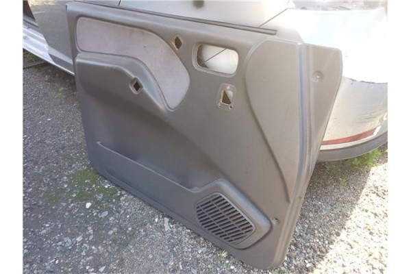 Recambio de guarnecido puerta delantero izquierda para nissan terrano ii (r20) 2.4 i 12v 4wd referencia OEM IAM 809010F005  